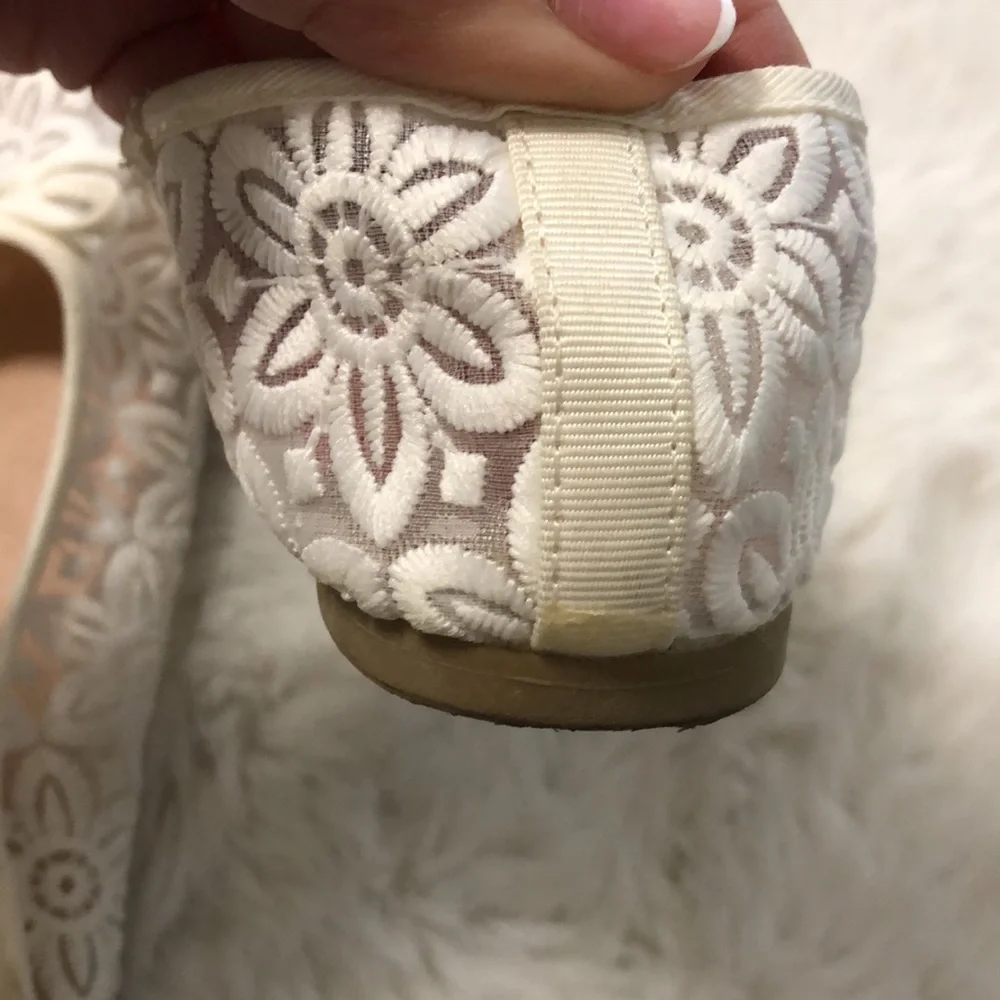 White American Eagle Embroidered Flower Bow Flats